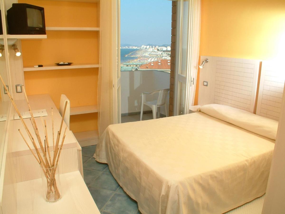 Alexandra Plaza Hotel Riccione Kültér fotó
