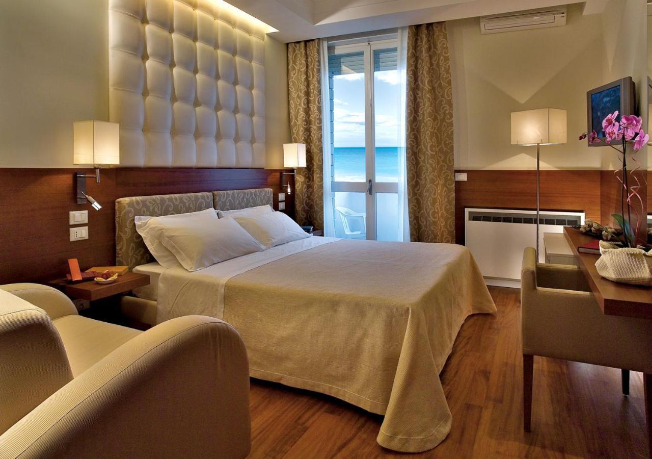 Alexandra Plaza Hotel Riccione Kültér fotó