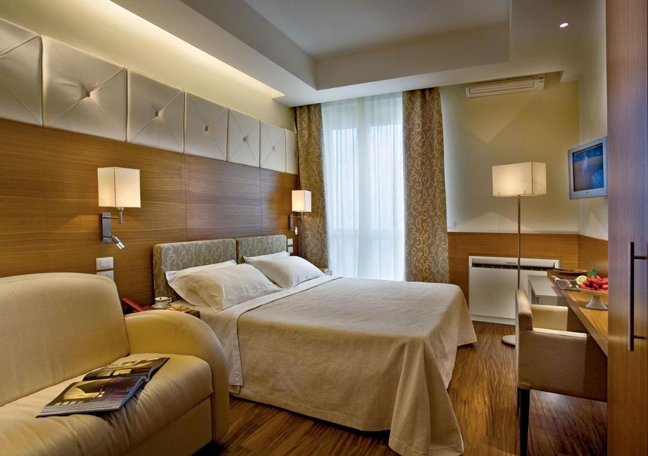 Alexandra Plaza Hotel Riccione Kültér fotó