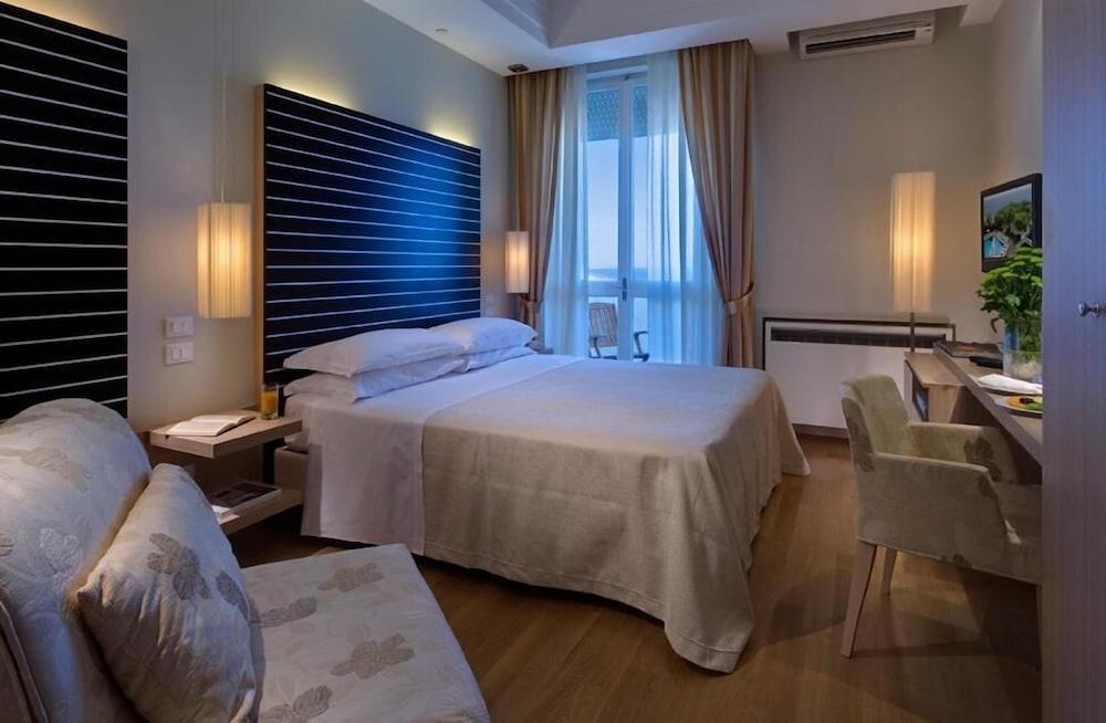 Alexandra Plaza Hotel Riccione Kültér fotó