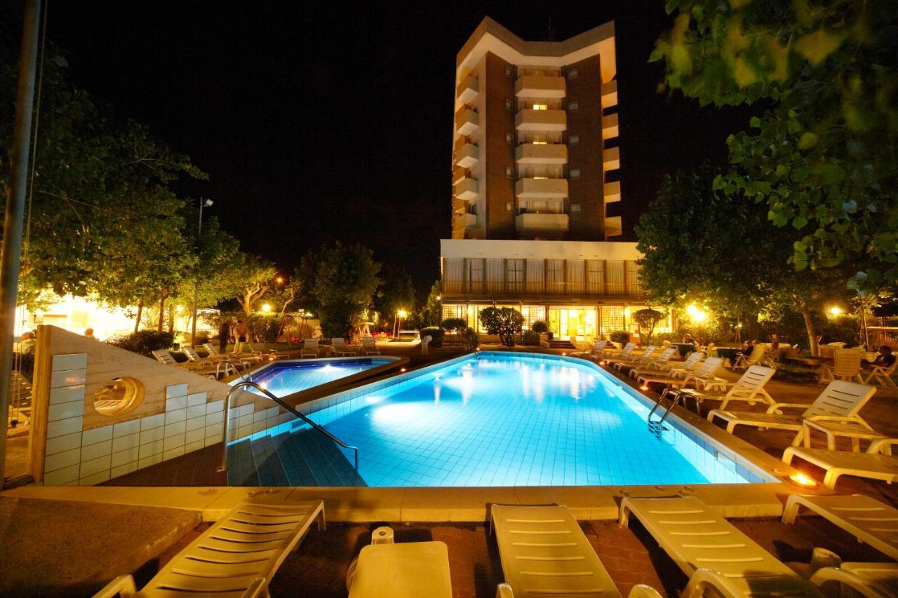 Alexandra Plaza Hotel Riccione Kültér fotó