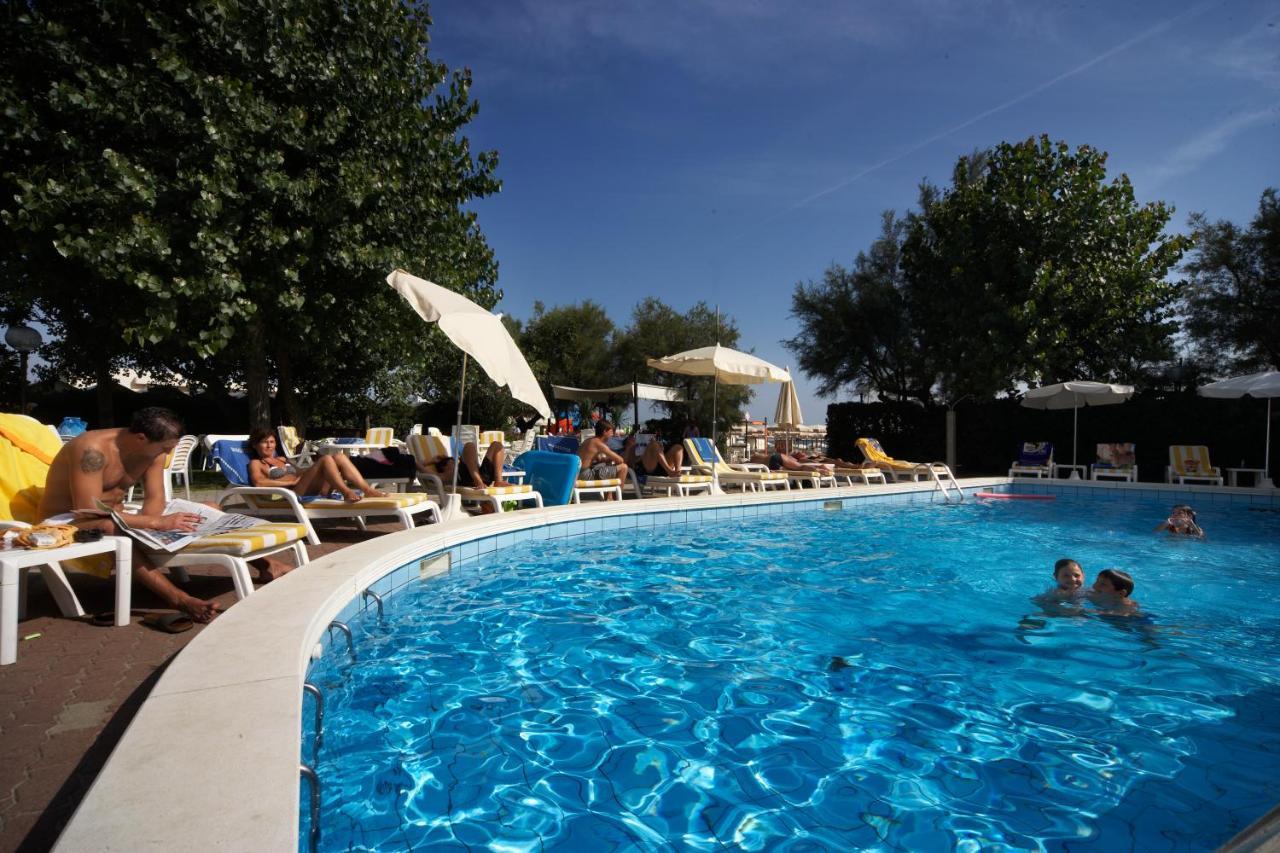 Alexandra Plaza Hotel Riccione Kültér fotó