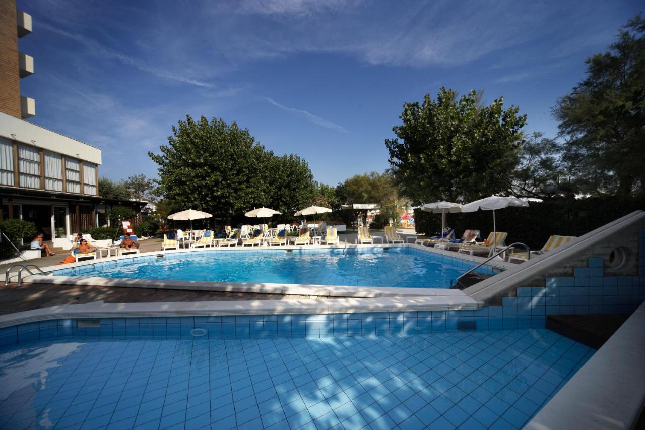 Alexandra Plaza Hotel Riccione Kültér fotó