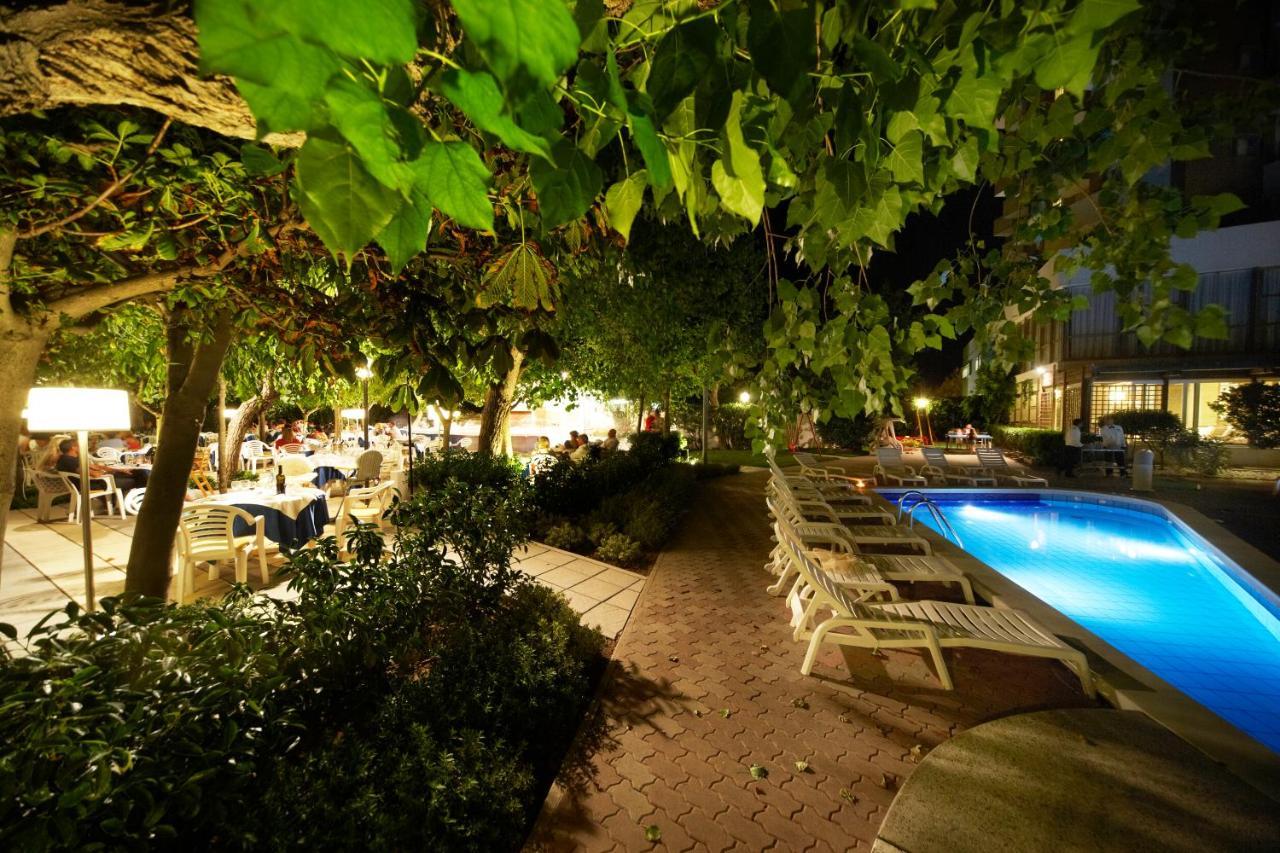 Alexandra Plaza Hotel Riccione Kültér fotó