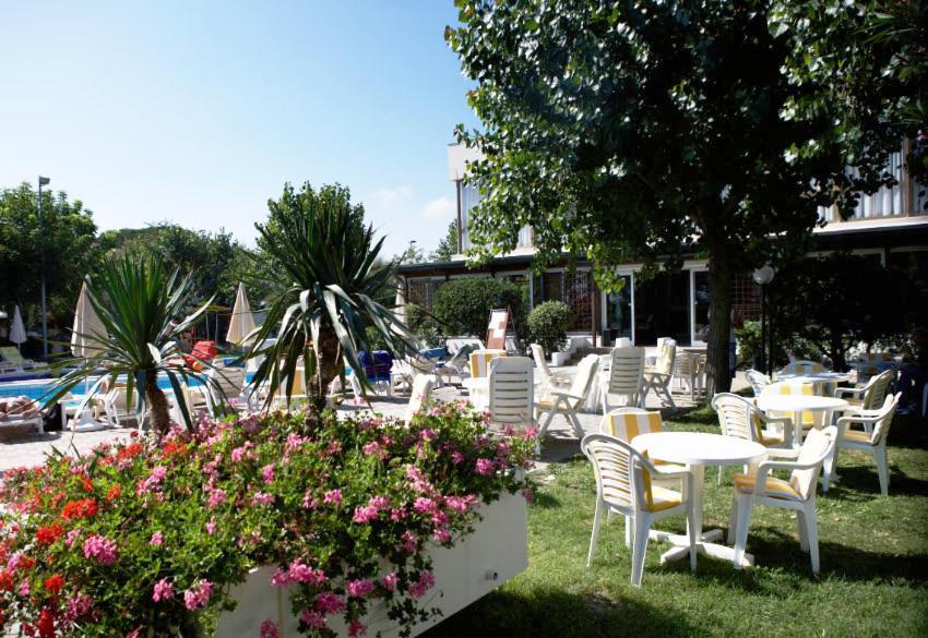 Alexandra Plaza Hotel Riccione Kültér fotó