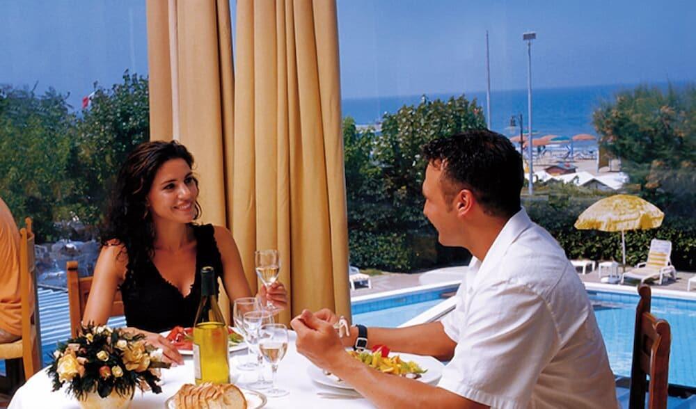 Alexandra Plaza Hotel Riccione Kültér fotó
