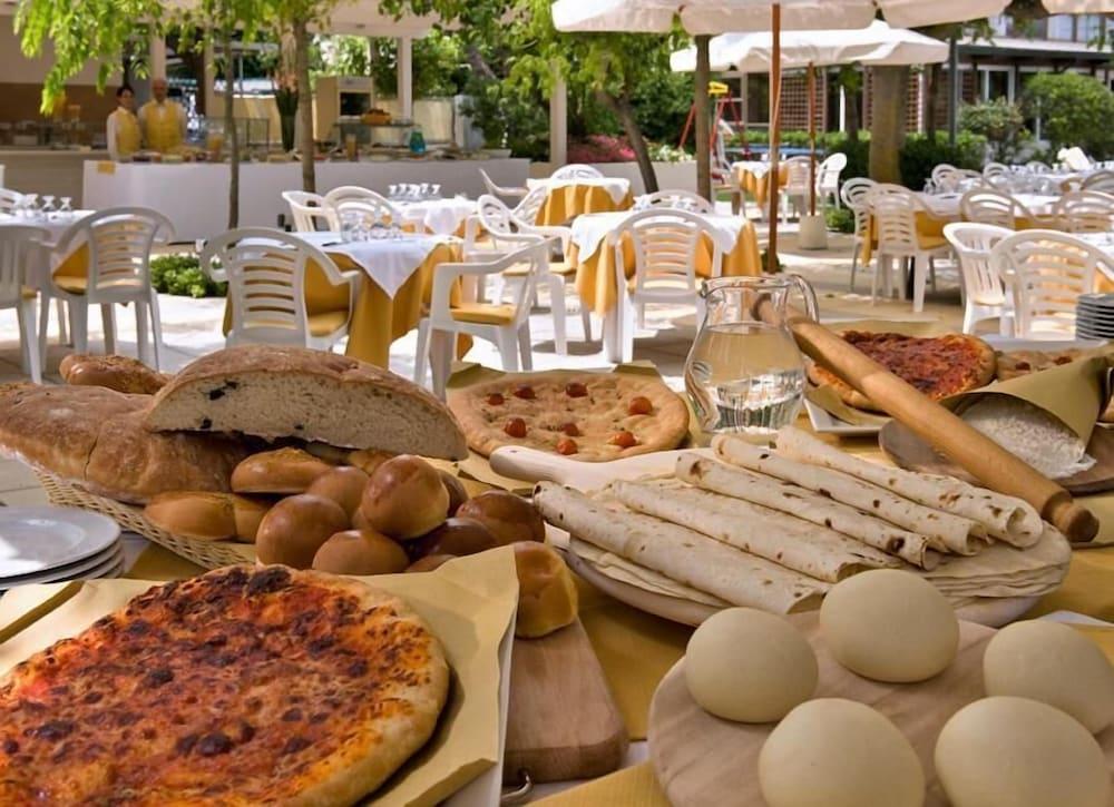 Alexandra Plaza Hotel Riccione Kültér fotó