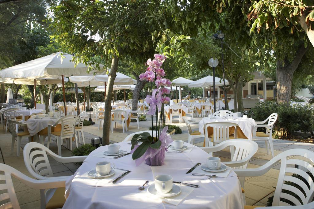 Alexandra Plaza Hotel Riccione Kültér fotó