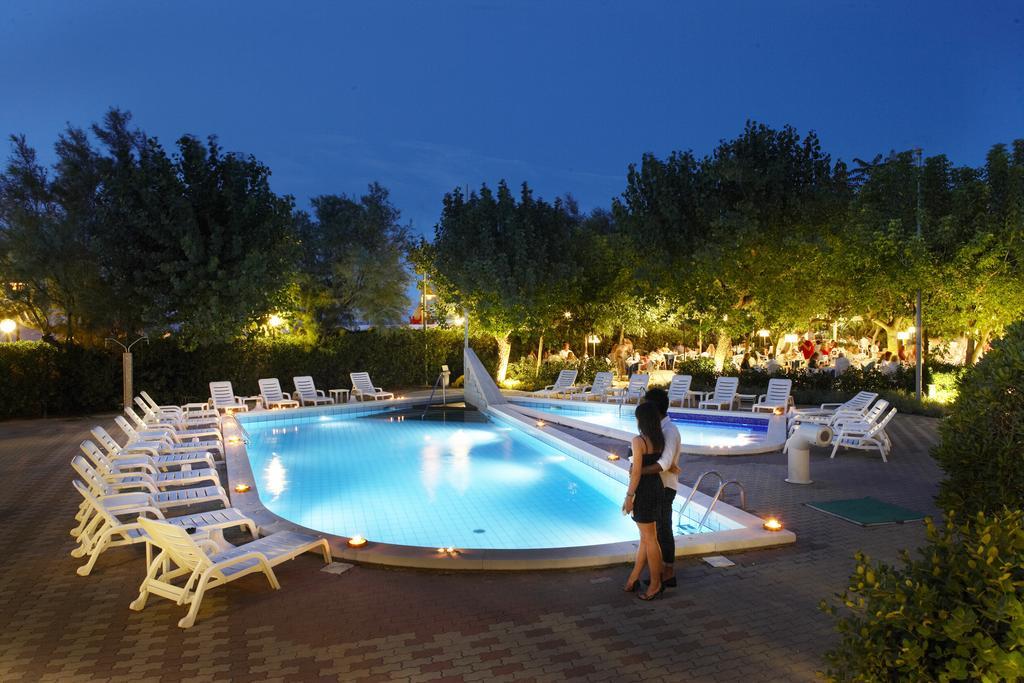 Alexandra Plaza Hotel Riccione Kültér fotó