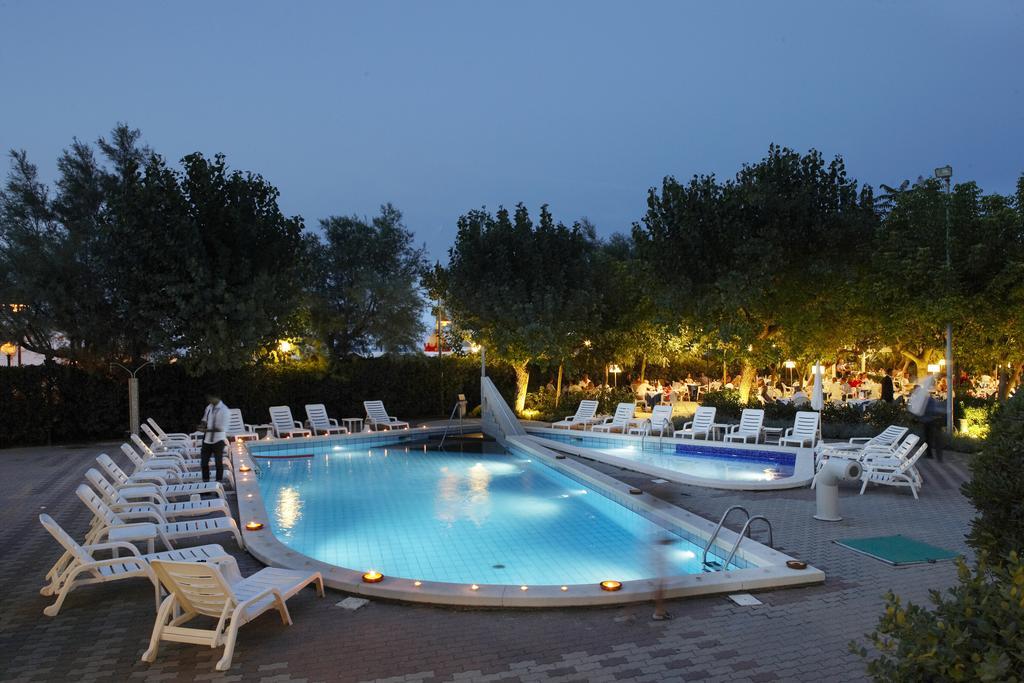 Alexandra Plaza Hotel Riccione Kültér fotó